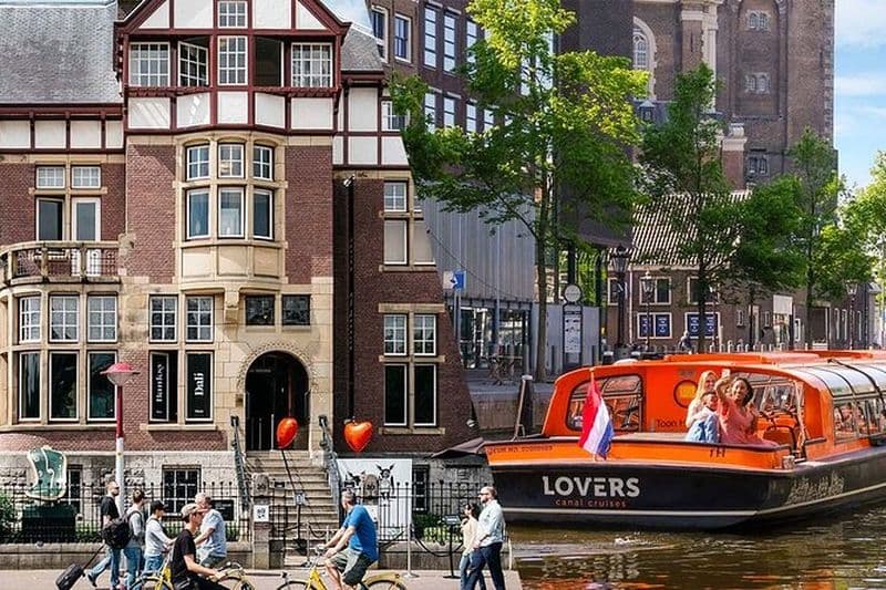 Moco Museum Amsterdam et croisière sur le canal de 1 heure