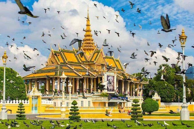 Visite cachée de la ville de Phnom Penh, du palais royal et du Wat Phnom