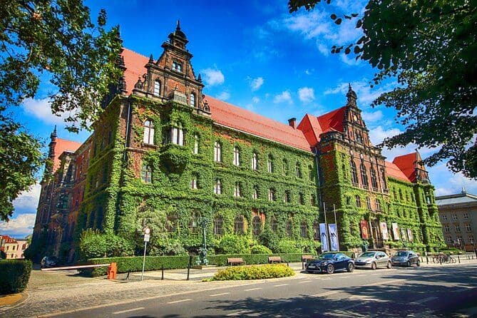 Visite privée coupe-file du musée national et de la vieille ville