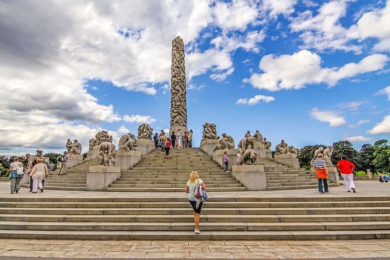 Visitez les Instaworthy Spots du parc Vigeland d'Oslo avec un local