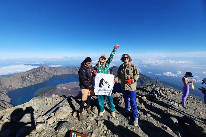Mont Rinjani 3D2N Private Trek – Sommet, bord de cratère et source chaude