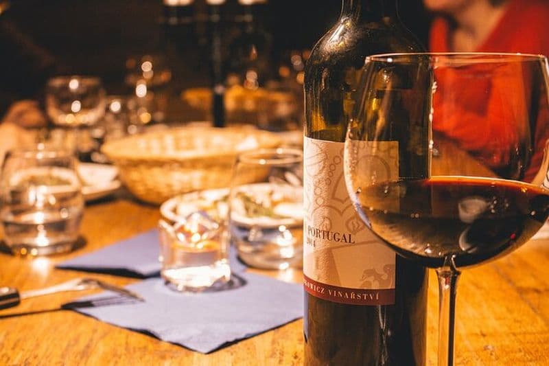 Billet Visite à pied de dégustation de vin de Prague de 2 heures et demie