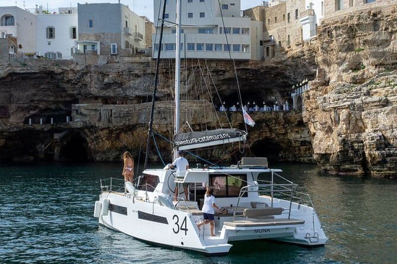 Visite privée d'une demi-journée en catamaran à Polignano a Mare