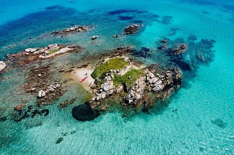 Billet Excursion en kayak sur l'île de la Maddalena avec plongée en apnée et apéritif typique