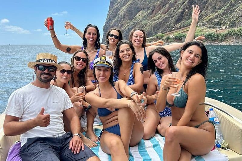 HD Private Boat Experience sur Madère avec Paddleboard inclus