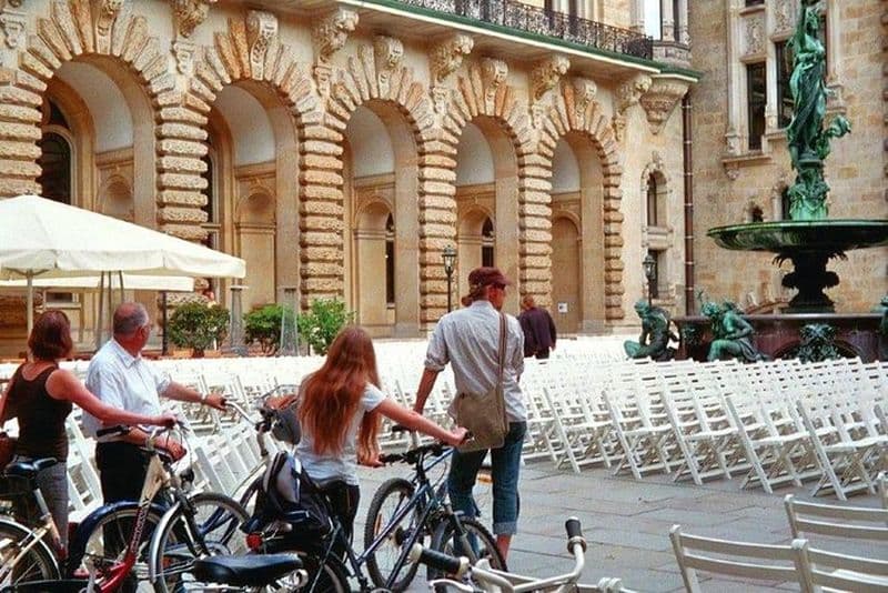 Visite à vélo de la ville de Hambourg - Tradition et modernité - Philharmonie de l'Elbe (min.4)