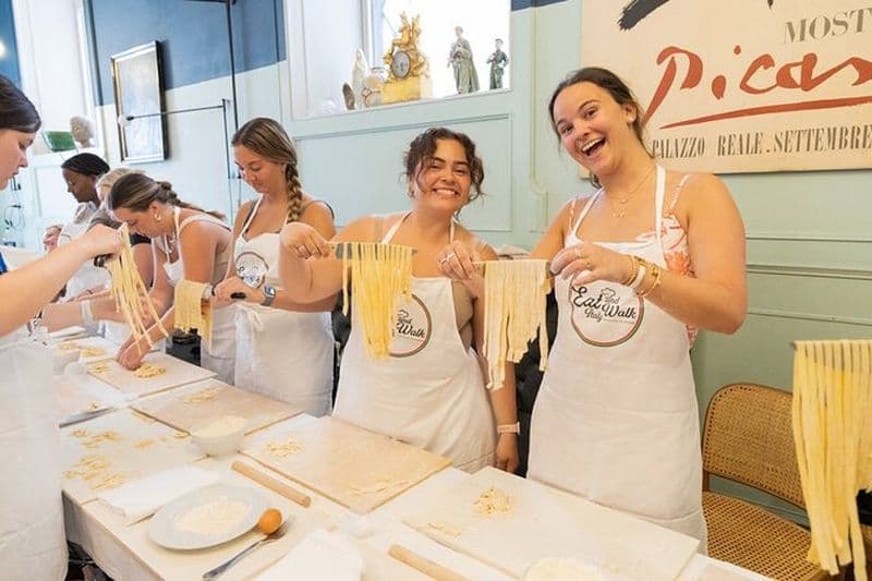 Billet Cours de cuisine 3 en 1 près de Navona : Fettuccine, raviolis et tiramisu