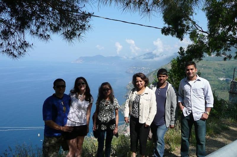 Excursion d'une journée aux Cinque Terre en minibus de luxe et randonnée