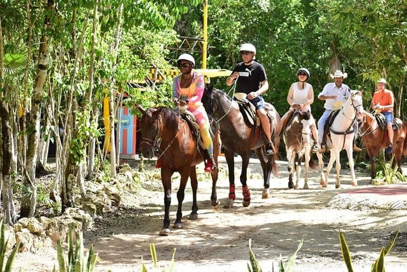 Dégustation de tequila, équitation, VTT, tyroliennes Cenote et déjeuner