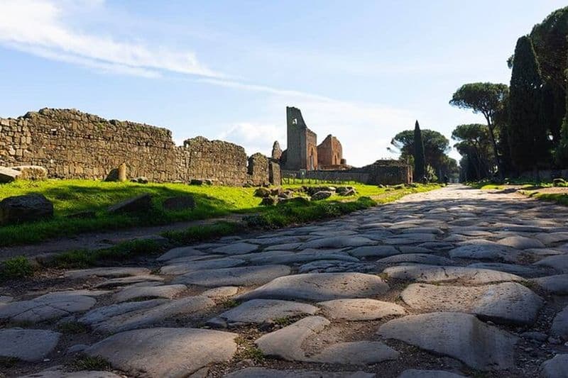 Marcher à travers l'histoire sur un vélo électrique, le long de la Via Appia Antica !