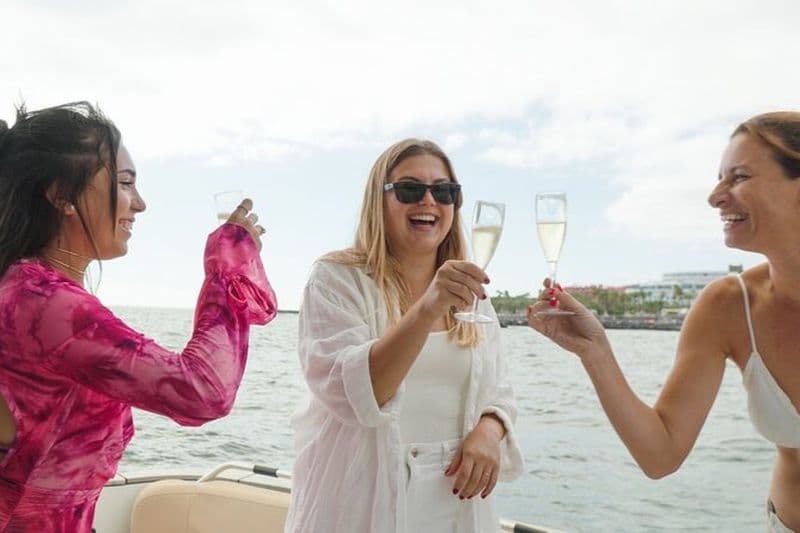 Billet Bateau à moteur de luxe privé 2, 3 et 4 heures Charters