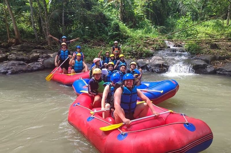 Visite de la rizière et de la cascade en rafting en eau vive de Lombok