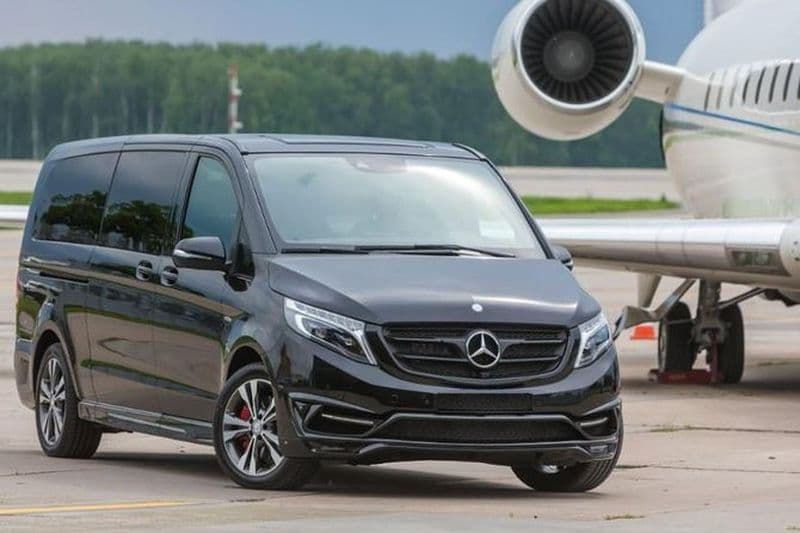 Transfert privé à l'aéroport de Grenade, minibus Mercedes