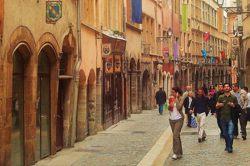 Les incontournables de Lyon et ses secrets (visite à pied en petit groupe). Ce tour est en anglais, si vous souhaitez un tour en français, merci de nous contacter pour voir nos disponibilités au 0644760246.