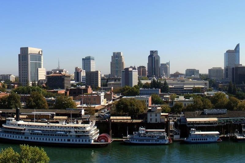 Peintures murales urbaines de Sacramento : une visite à vélo autoguidée