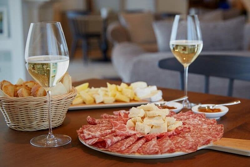 Dégustation de Prosecco non conventionnelle avec une vue imprenable sur les vignobles