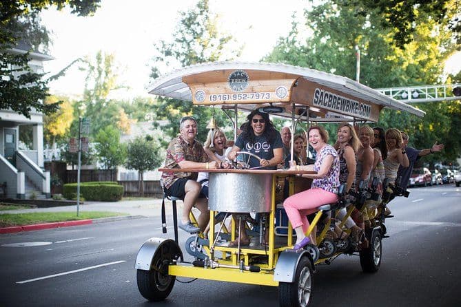 Billet Pédalez, buvez et sautez au bar à travers Sacramento sur un vélo à bière de 15 places