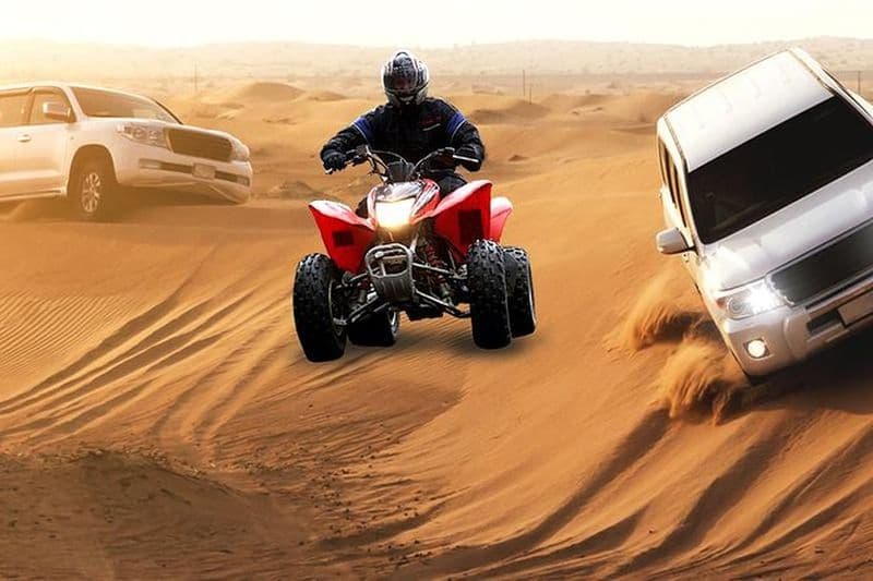 Billet Dune Bashing du matin, y compris l'équitation de chameau et l'embarquement de sable de Dubaï
