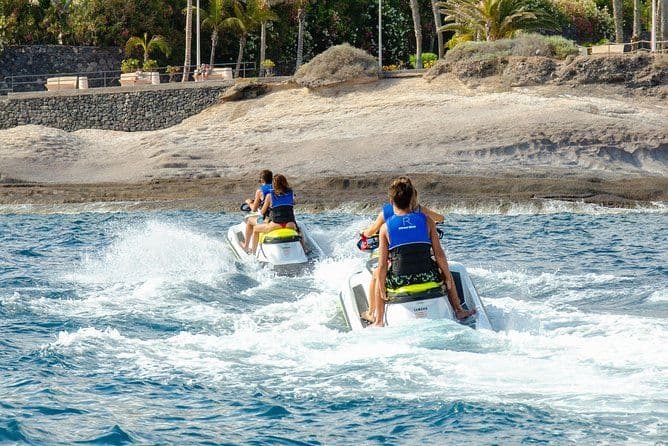 Visite guidée d'une heure en double jet ski à Tenerife