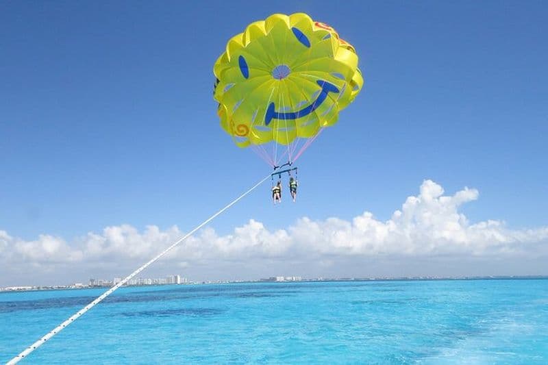 Cancun Seaside Parasailing et Jet Sky Combo