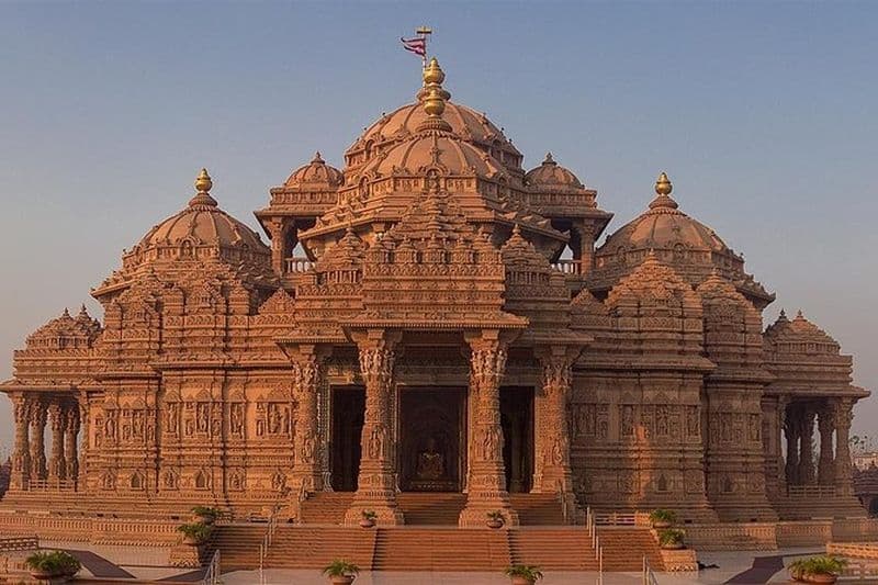 Visite privée en soirée du temple d'Akshardham avec spectacle son et lumière