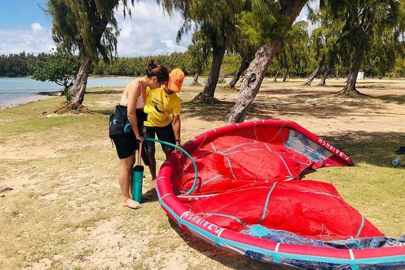 2h de cours particuliers de kitesurf pour débutants à Anse La Raie Beach