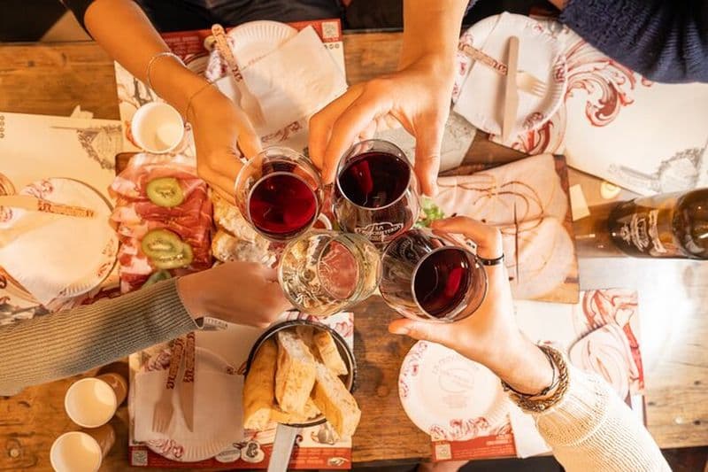 Milan: Sunset Navigli Food & Drinks Tour by Do Eat Better