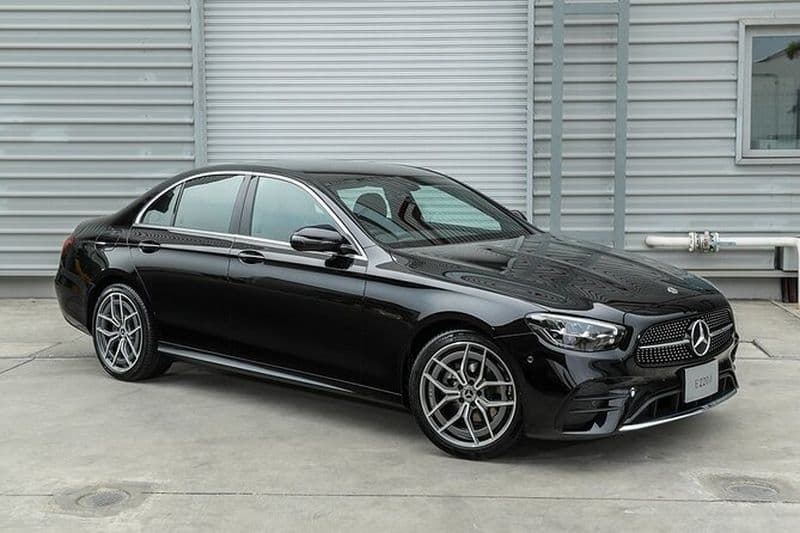 Transfert aéroport: d'Erevan à l'aéroport d'Erevan EVN en voiture d'affaires