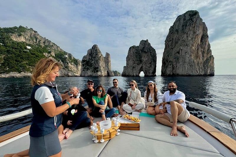 Excursion en bateau à Capri au départ de Sorrente : Baignade, grottes et déjeuner léger