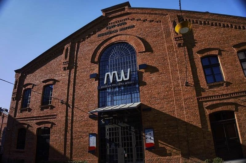 La meilleure visite du musée de la vodka à Varsovie en voiture de luxe