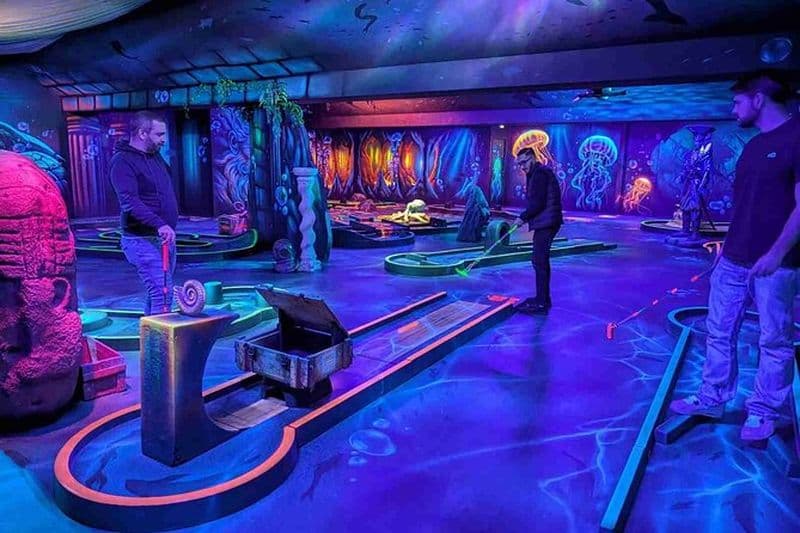 Billet 45min Jeu - Minigolf fluorescent sous l'océan