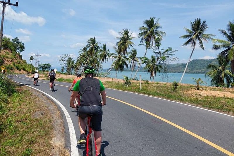 Visite d'une demi-journée d'aventure à vélo en petit groupe sur les sentiers cachés de Phuket