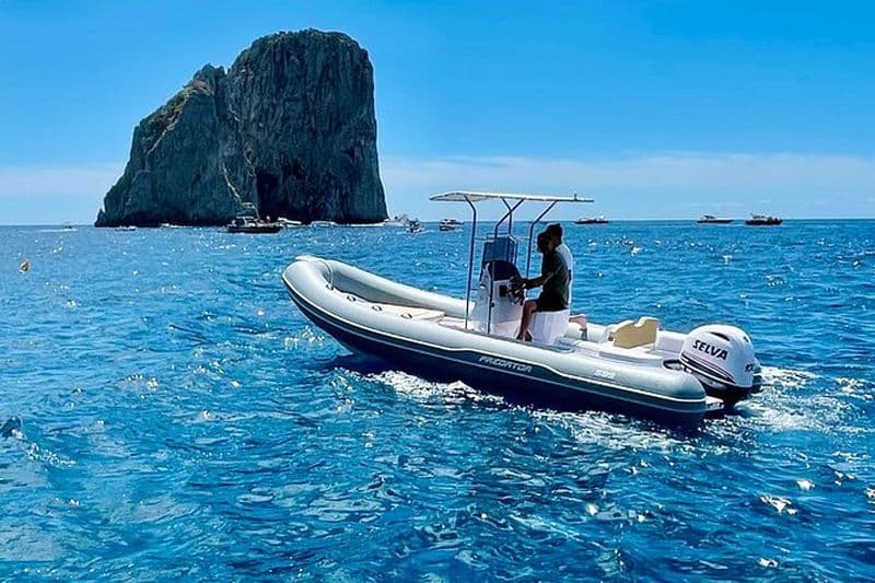 Selfie aux Faraglioni, bateau-taxi, transferts à Capri !