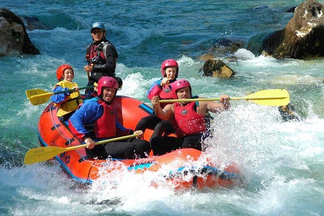 Rafting en eau vive sur la rivière Soca, Slovénie
