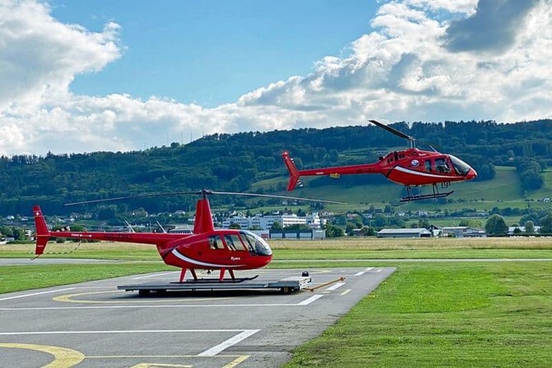 Tour en hélicoptère vers le Stockhorn, avec vue sur les Alpes suisses.