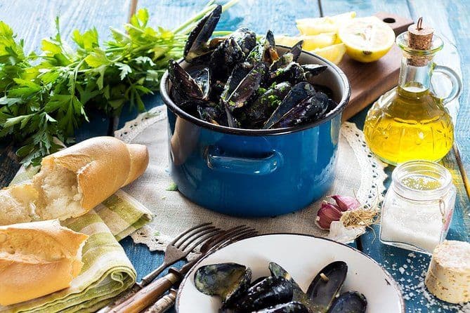 Excursion privée en bateau de 4,5 heures dans la baie de Kotor avec déjeuner et dégustation de vin