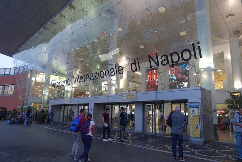 Transfert privé à l'arrivée de l'aéroport de Naples