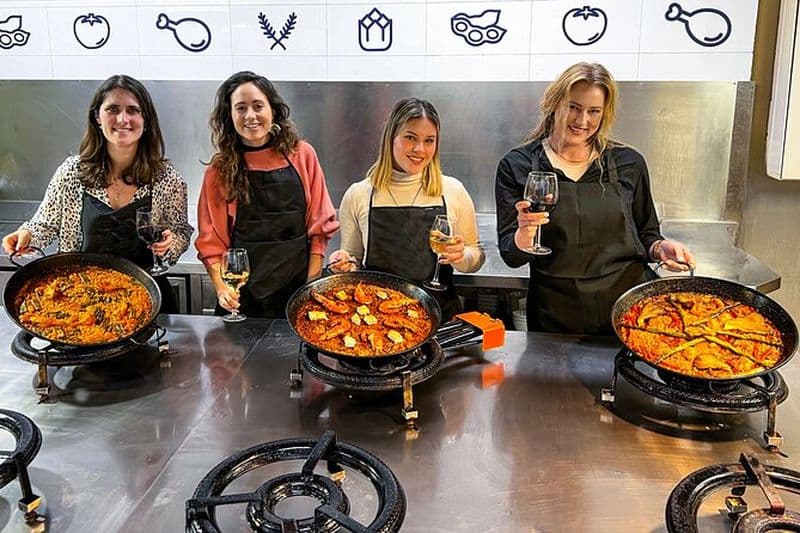 Billet Cours de cuisine de paella, dégustation de vins et marché central de Valence