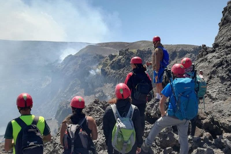 Randonnée aux cratères sommitaux de l'Etna - Ashàra Volcanological Guides