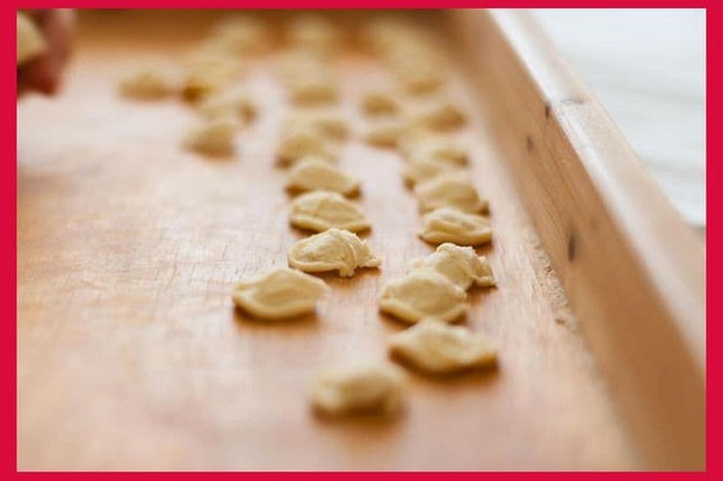 Césarine : cours de cuisine maison et repas avec un local à Brindisi