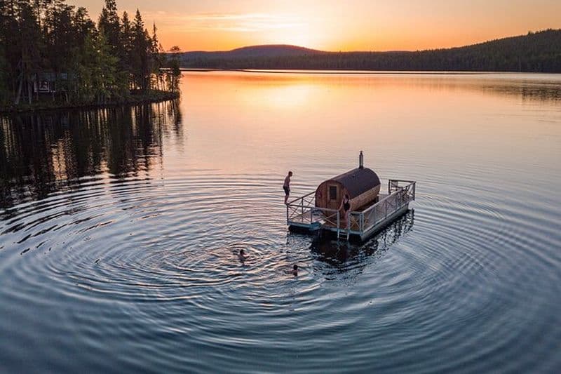 Croisière panoramique en bateau sauna finlandais traditionnel privé