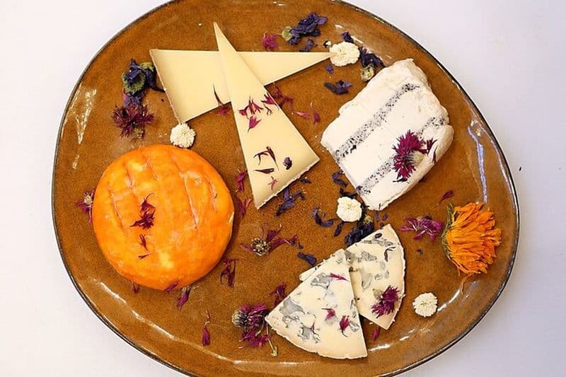 Découvrez des fromages français, des vins étonnants et des accords surprenants !