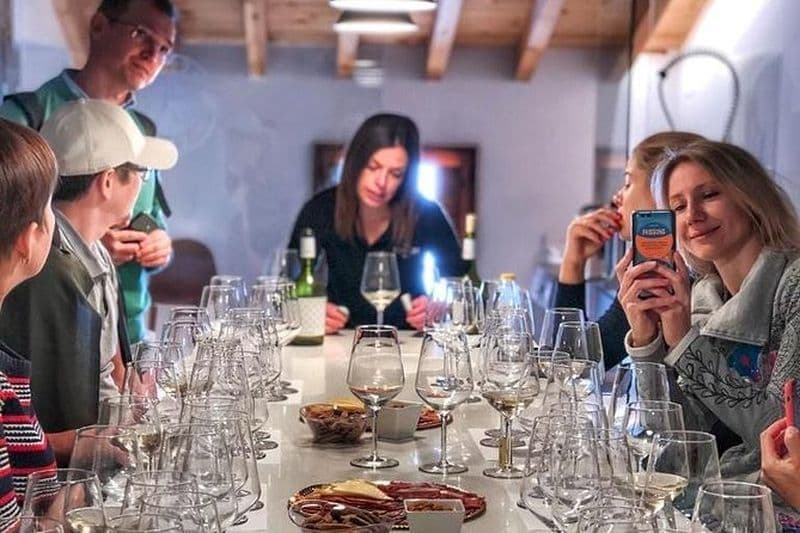 Billet Visite privée vins et fromages avec un sommelier