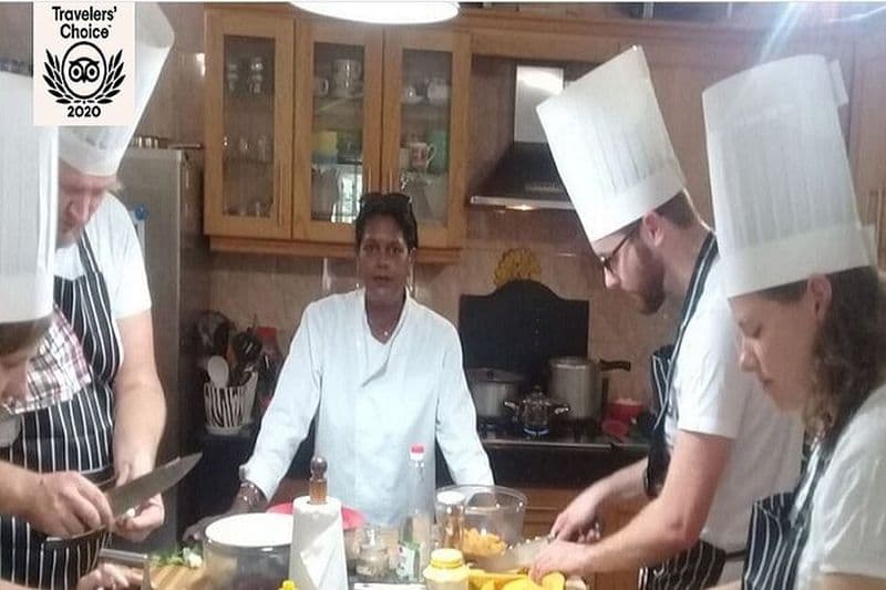 Cours de cuisine indienne authentique / incroyable de 2 heures en ligne avec le chef Sandy