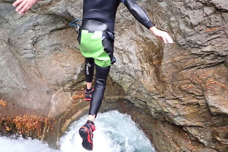 Canyoning dans les Alpes italiennes à Valsesia