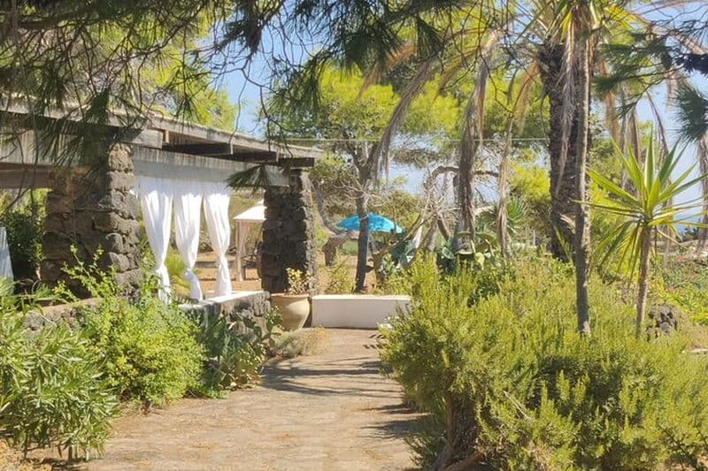 Billet Cours de yoga à Pantelleria Vinyasa, Hatha, Yin et Mantras