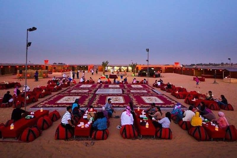 Billet Dîner dans le désert de Dubaï avec balade à dos de chameau, dîner barbecue et danse du ventre
