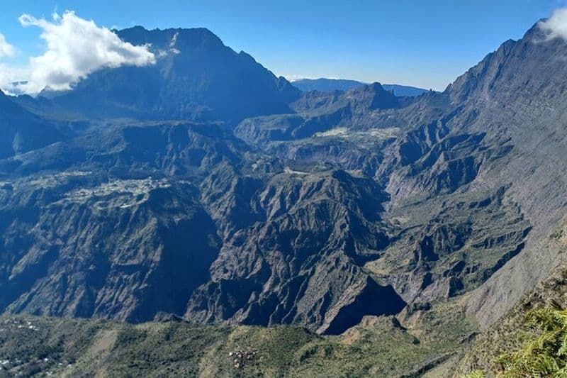 Aller-Retour au Maïdo avec chauffeur privé