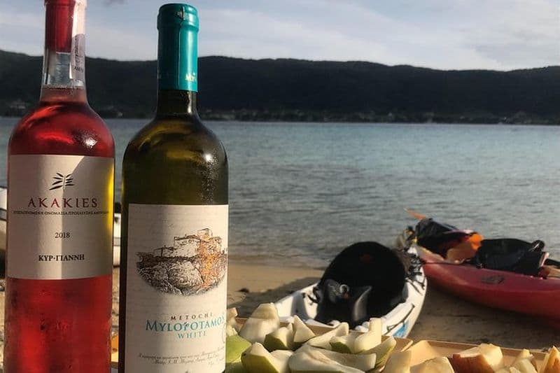 Dégustation de vin au coucher du soleil en kayak