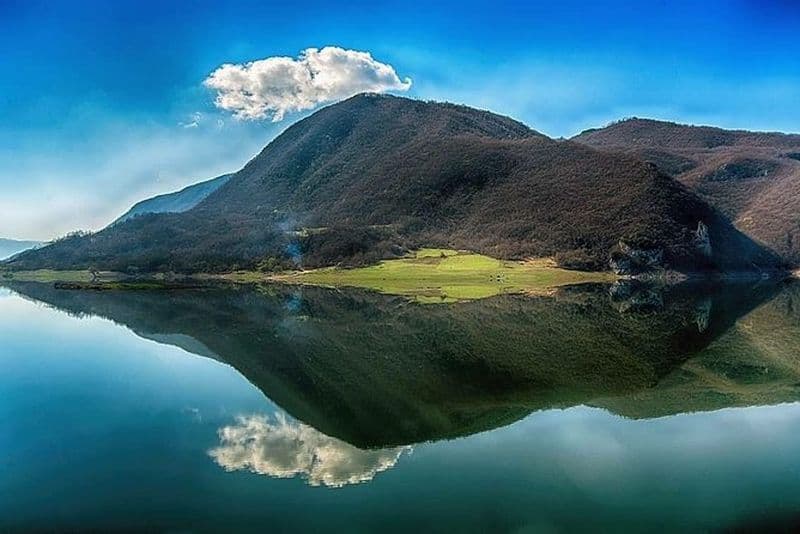 2 jours : randonnée au sommet, kayak sur le lac, visite du château et meilleure cuisine